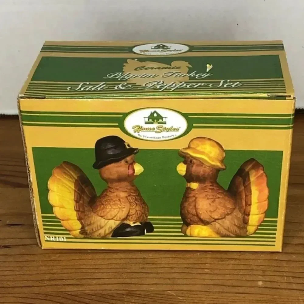 Thanksgiving salt and pepper shaker- home styles by Hermitage Pottery